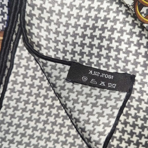 NWT Genuine 100% Mulberry Silk Satin Scarf 42"x42" Large Square Shawl 59711 - Picture 8 of 10